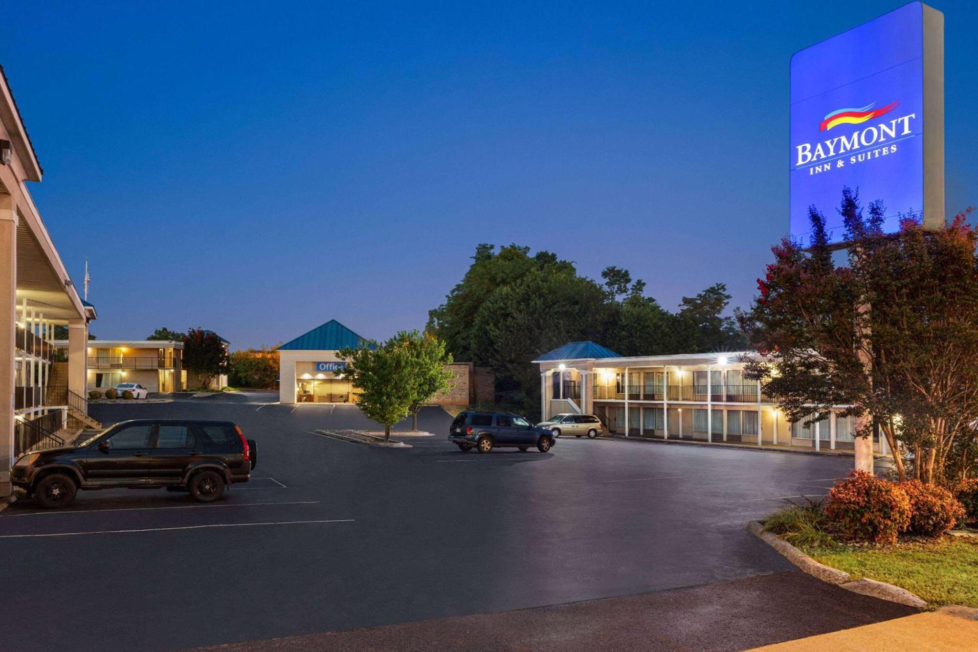 Baymont By Wyndham Lynchburg Motel Exterior photo