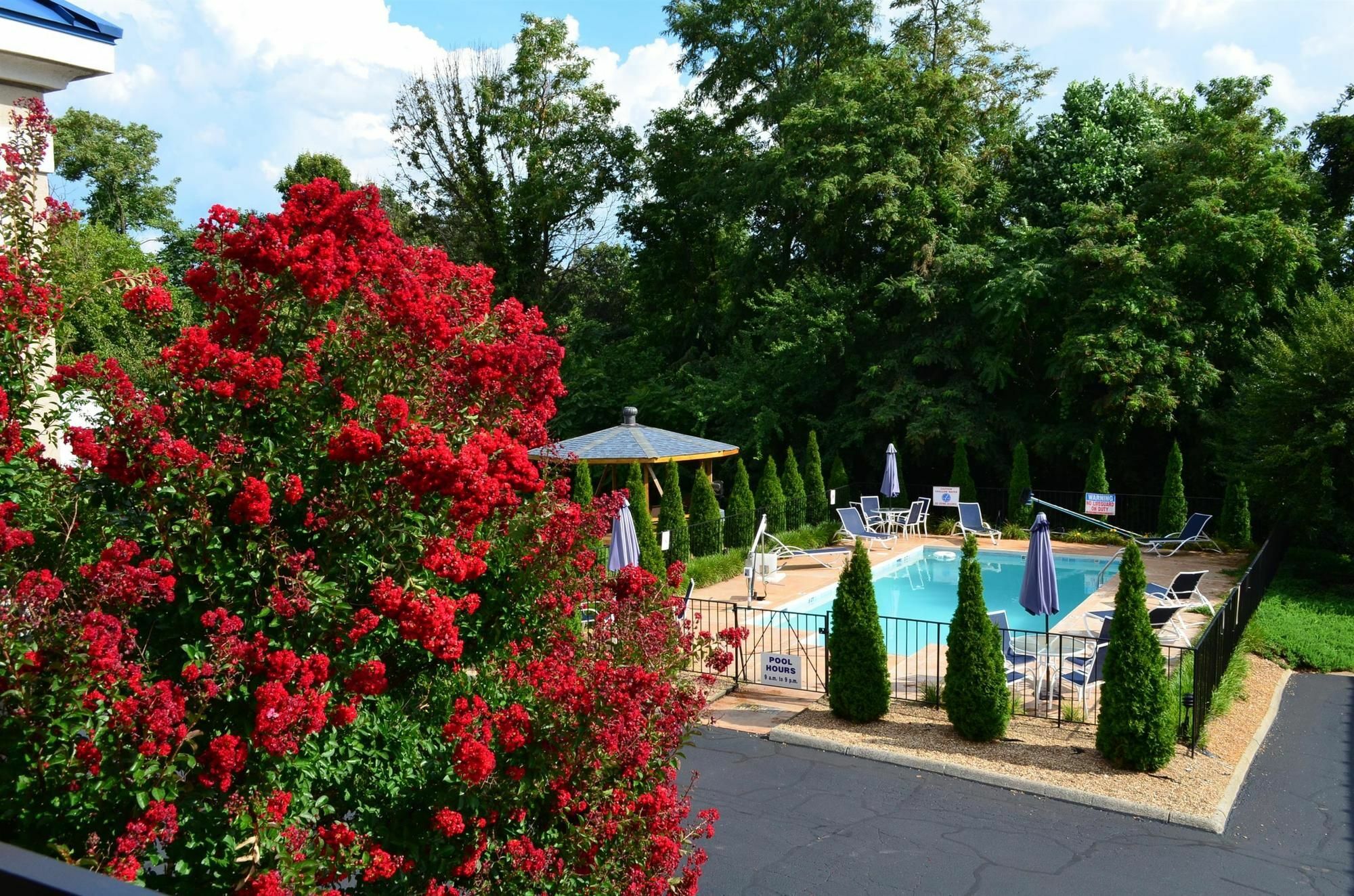 Baymont By Wyndham Lynchburg Motel Exterior photo