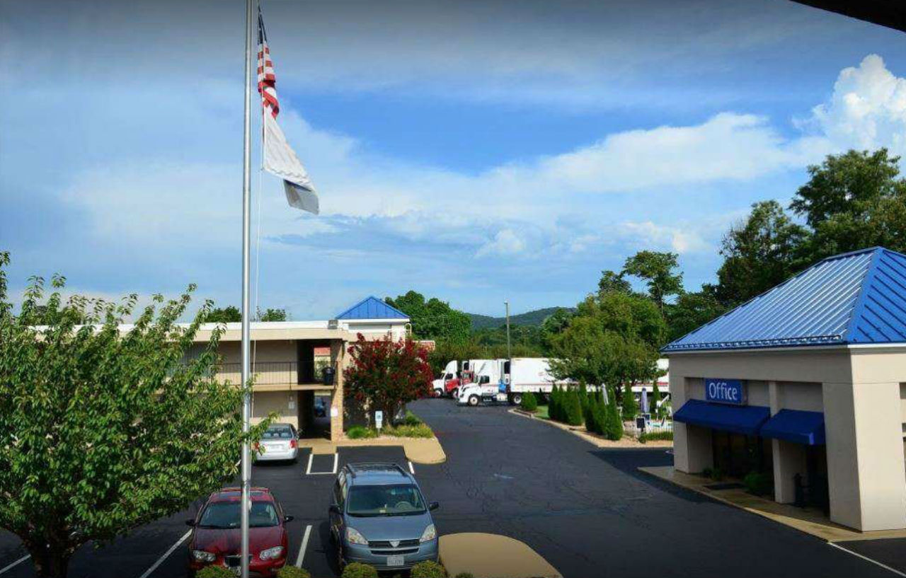 Baymont By Wyndham Lynchburg Motel Exterior photo